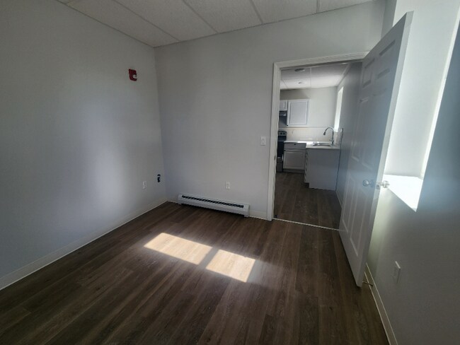 Building Photo - 151 S Main St