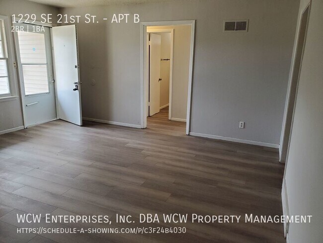 Foto del edificio - Nice 2 bedroom 1 bath duplex!