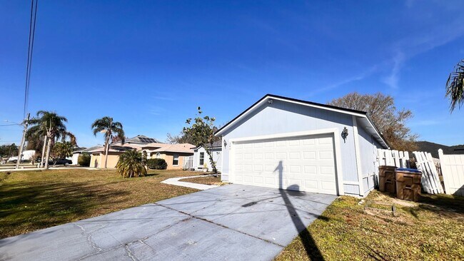 Foto del edificio - Available now! 3BD/2BA Experience Year-Rou...