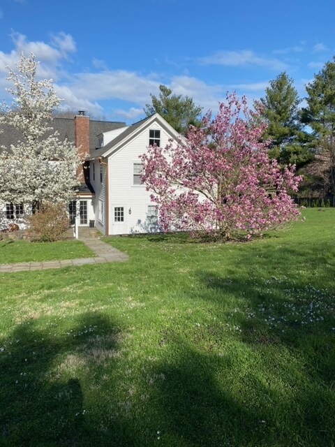 Foto del edificio - 93 Poverty Hollow Rd