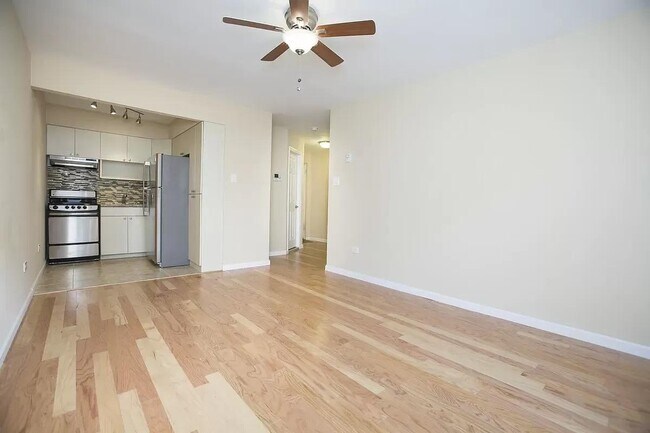 Photo - 3123 Crescent St - 31-23 Crescent Street Apartment