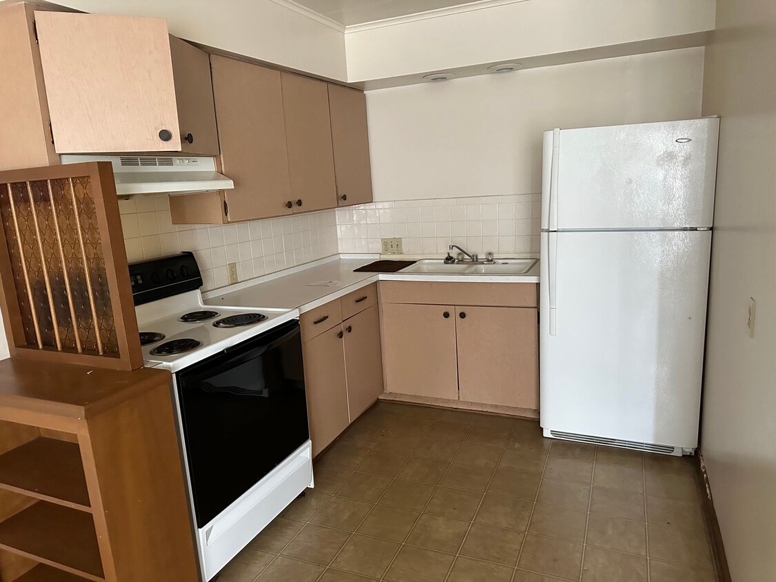 Primary Photo - 2 BEDROOM 1 BATHROOM APARTMENT FOR RENT