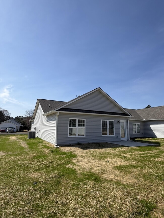 Building Photo - 1752 Friendly Rd