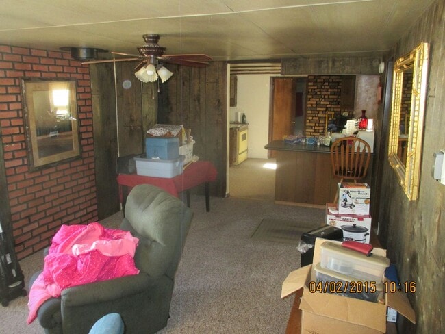 Building Photo - Available Immediately!  Spacious 1 bedroom house