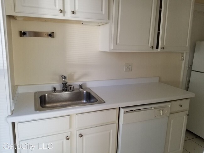 Foto del edificio - 5225 S Lake Dr