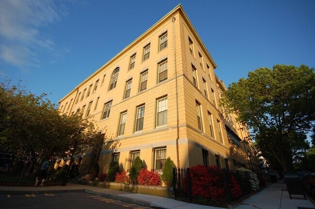 Foto del edificio - 350 W 4th St