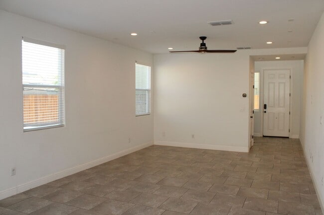 Foto del edificio - 1345 Orchid Ct