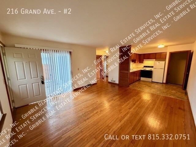 Foto del edificio - 216 Grand Ave