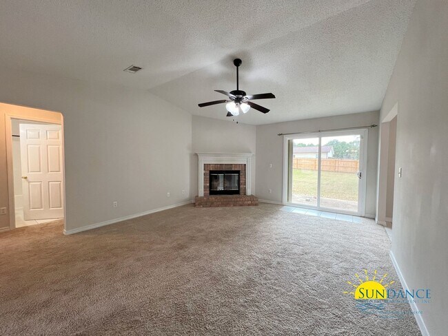 Foto del edificio - Lovely 3 Bedroom Home in Crestview South of I-10!