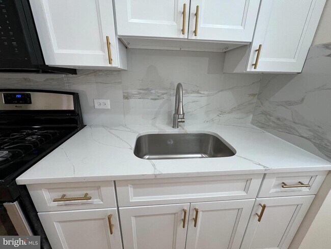 Foto del edificio - 4345 Loring St