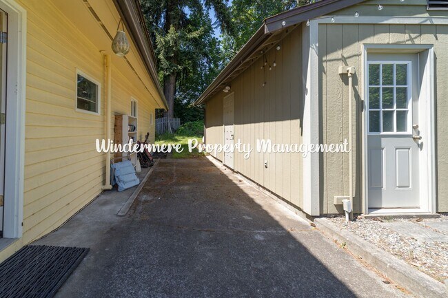Building Photo - Charming, Vintage vibe 3 bed in Kingston