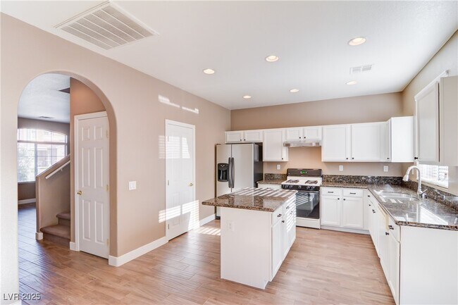 Foto del edificio - 519 Moses Lake Ct