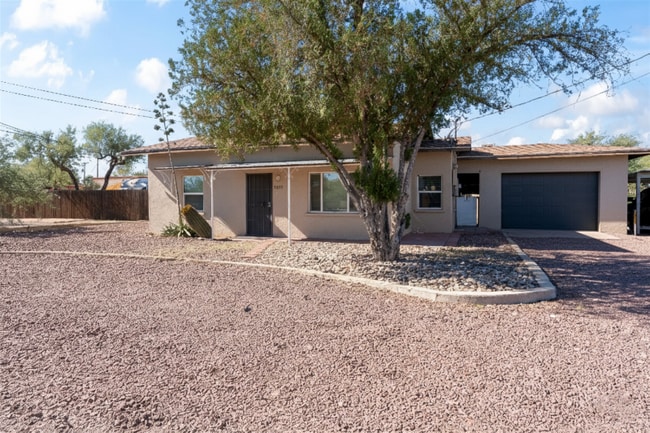 Building Photo - 3833 N Tyndall Ave