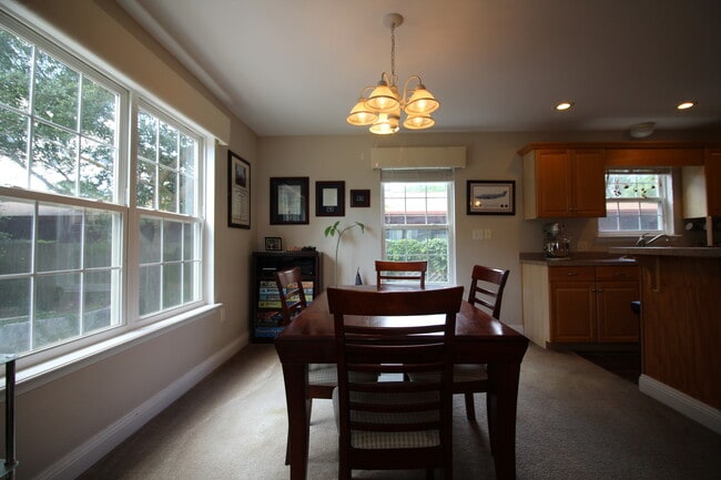 Building Photo - Spacious 3 Bedroom Home in Fort Walton Beach
