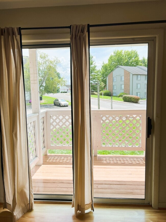 Building Photo - 811 Cascade Ct