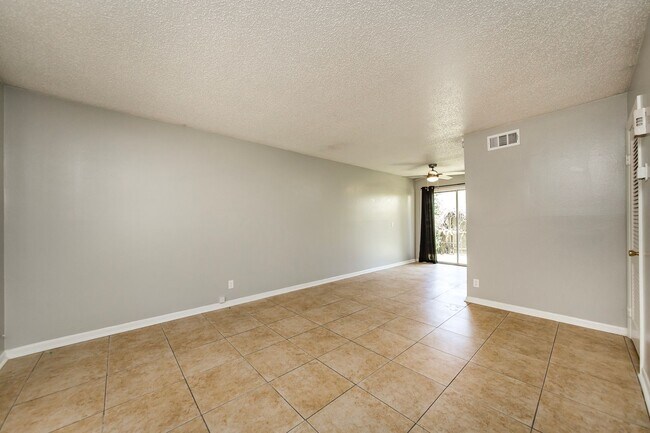 Foto del edificio - 2 Bedroom Apt. in Prime Location - Newly R...