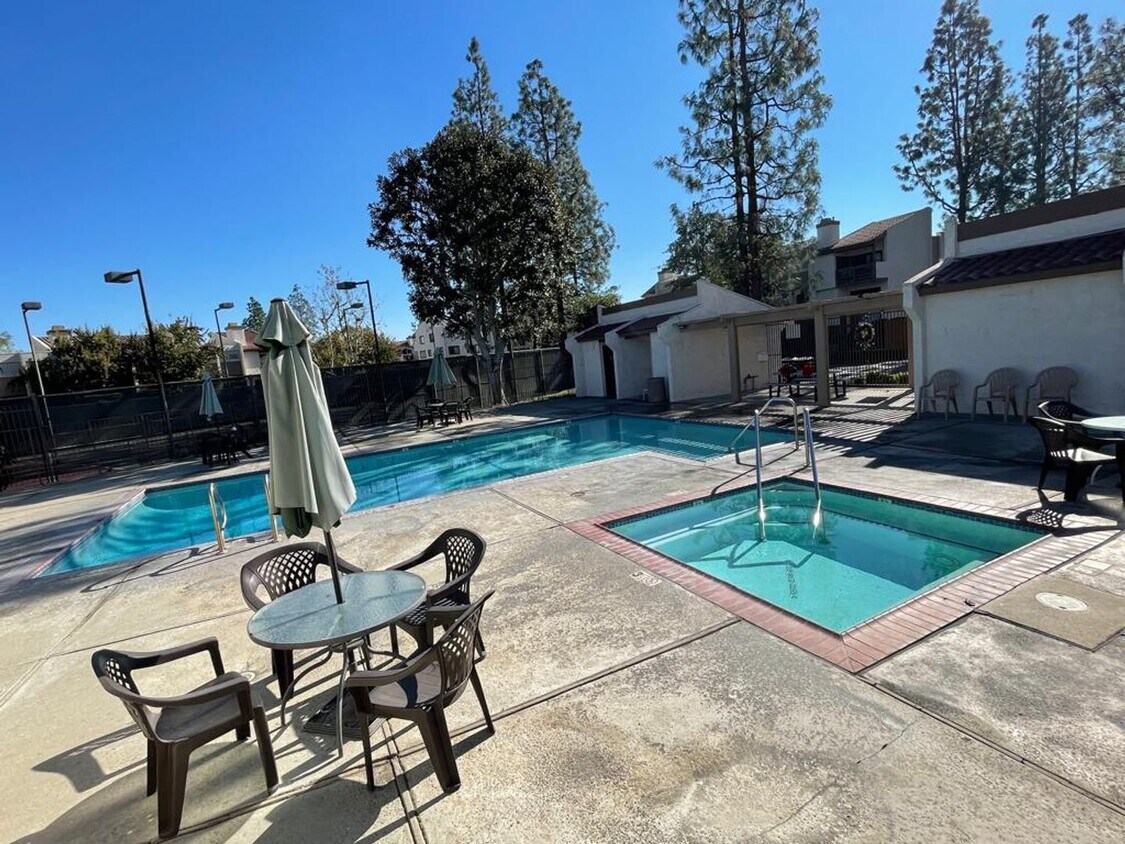 Primary Photo - Furnished Tri-Level Townhome | 3BR/3BA | P...