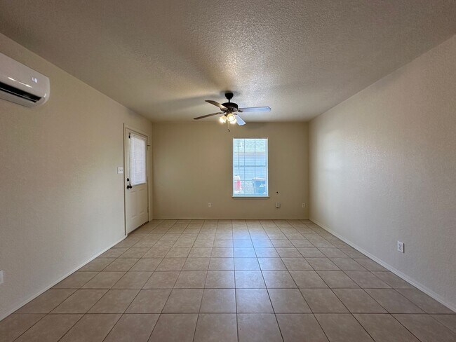 Foto del edificio - 2111 N.13th Street-B