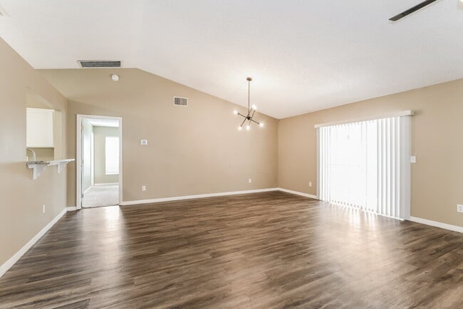 Foto del edificio - 547 Brentford Ct