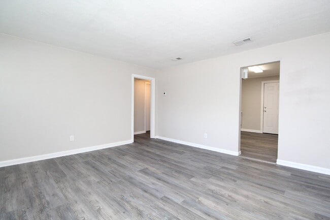 Building Photo - Updated 2 Bedroom Duplex in North Pensacol...