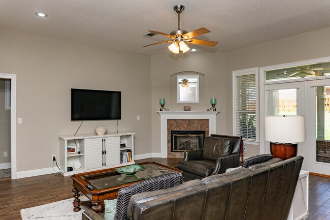Building Photo - 606 Shoal River Dr