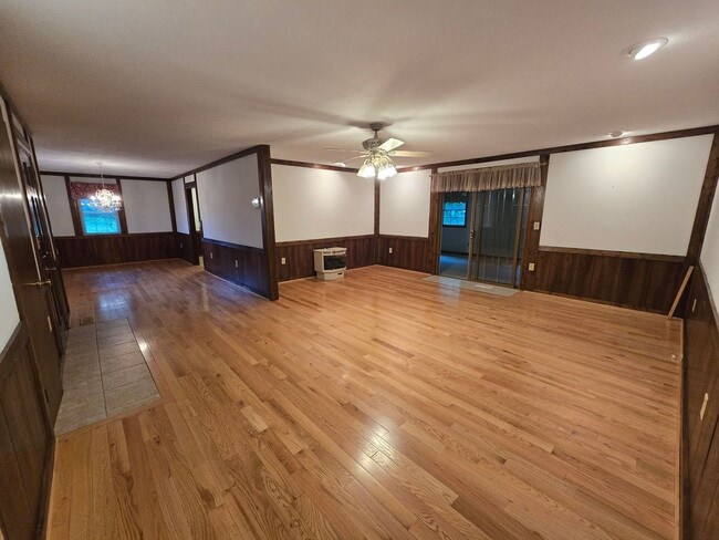 Building Photo - New Listing!!