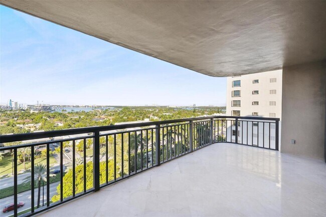 Foto del edificio - 10175 Collins Ave