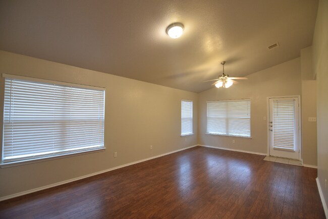 Foto del edificio - 5106 Lions Gate Ln