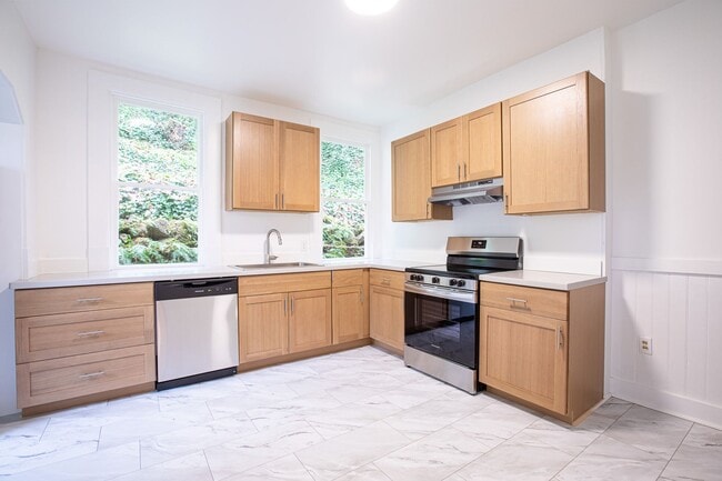 Photo - 1940-1946-1946 SW Market St Dr Townhome