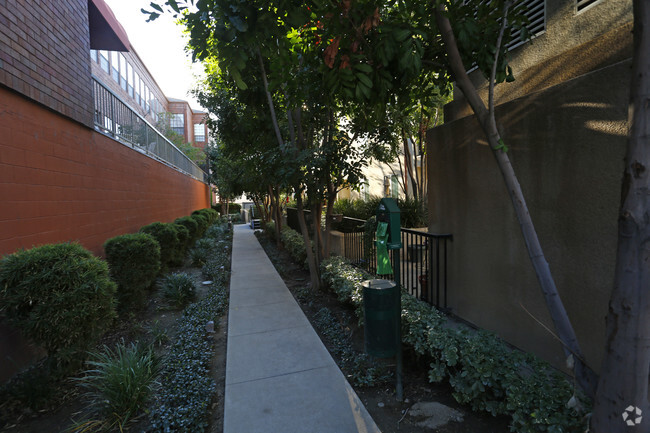 Building Photo - Burbank Senior Artists Colony