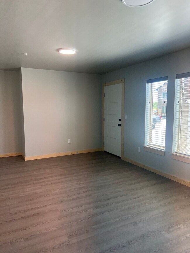 Building Photo - Cute 2 Bed, 1 Bath at Teton River Flats! $200 OFF FIRST MONTH'S RENT!!!