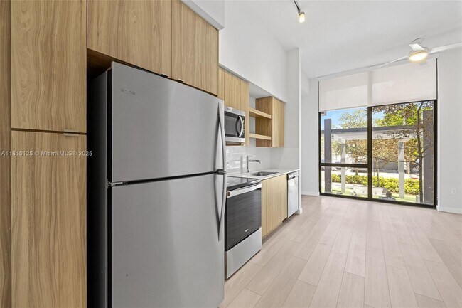 Building Photo - 555 NE 8th St