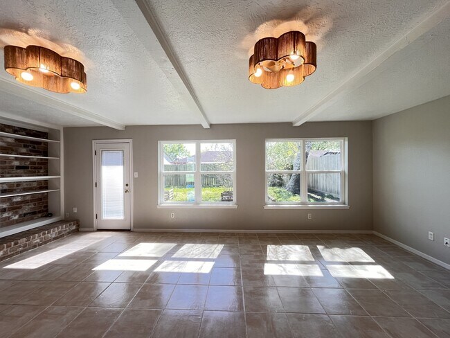 Building Photo - 16450 Hibiscus Ln