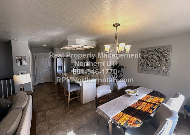 Building Photo - 5 Bed 3 Bath Spacious Home in Layton