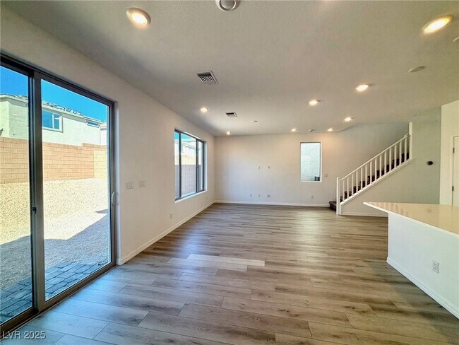 Foto del edificio - 10261 Digby Fine St