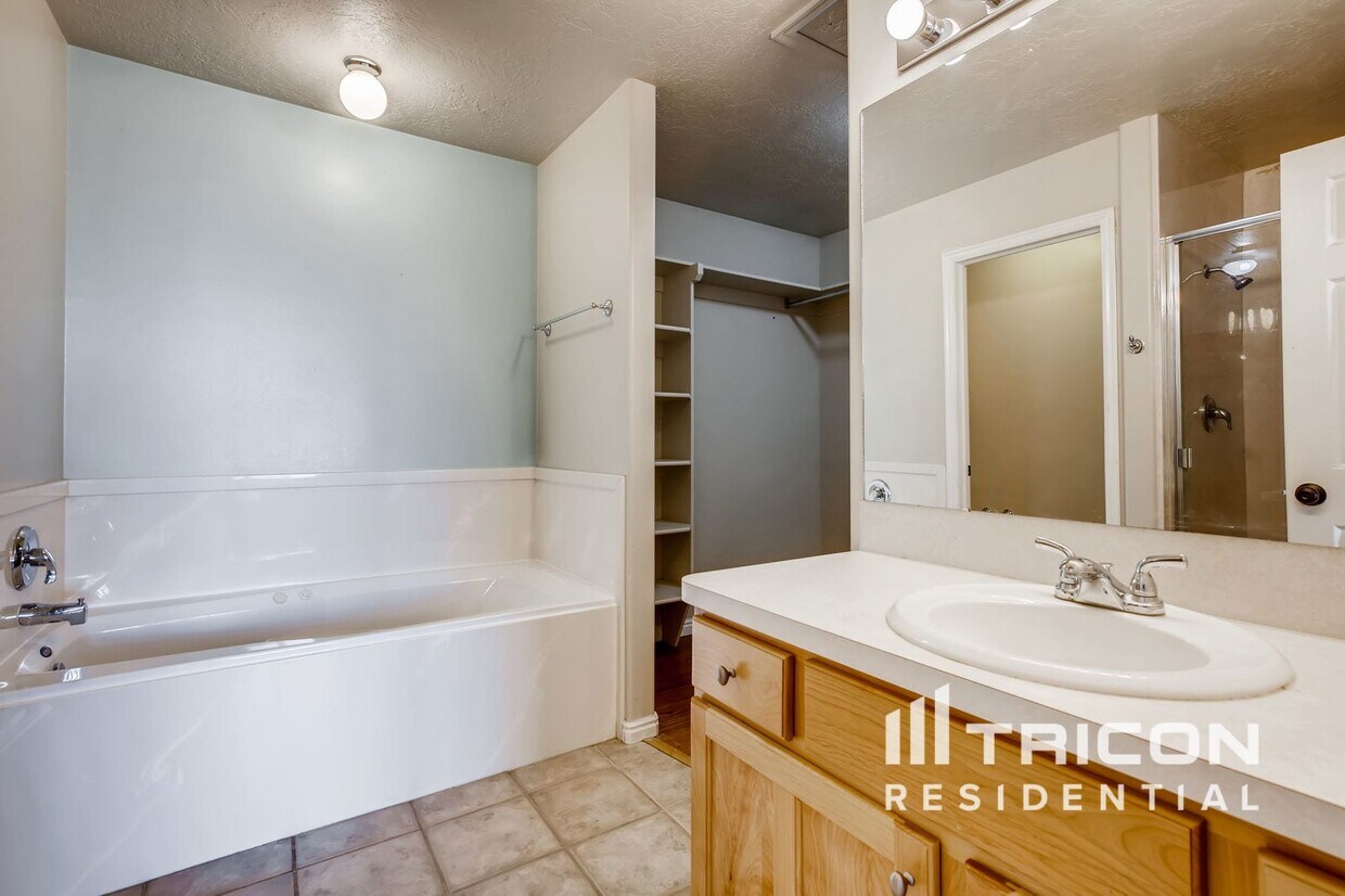 Primary Photo - 2456 S 1475 W