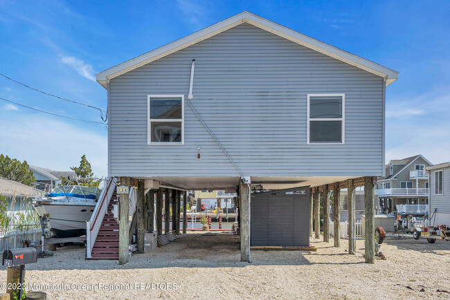 Building Photo - 128 E Dory Dr