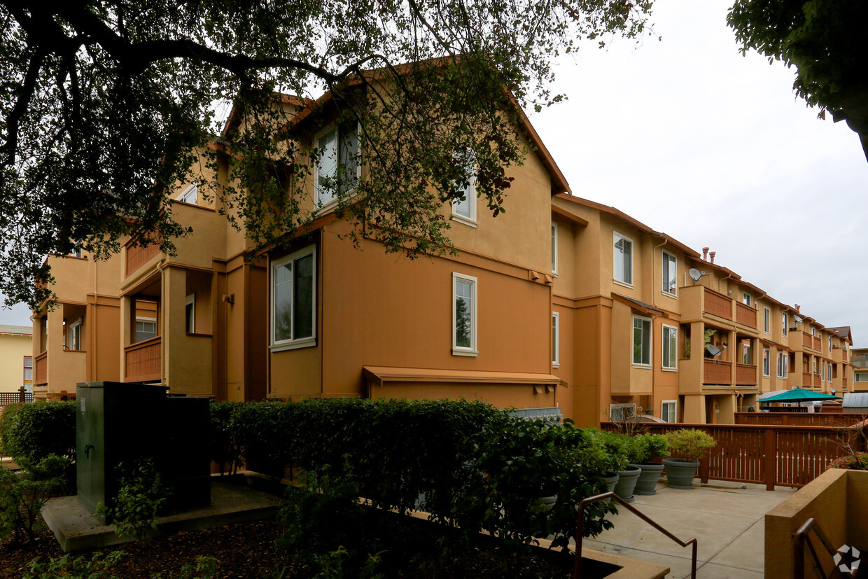 Building Photo - Santa Inez Apartments