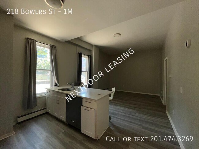 Foto del edificio - 218 Bowers St