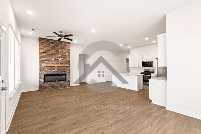 Building Photo - 623 Riley Ln
