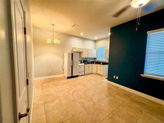 Foto del edificio - Cozy 1BR Apartment with Separate Entrance, All Utilities Included + Patio Retreat