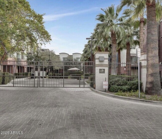 Foto del edificio - 525 W Lakeside Dr