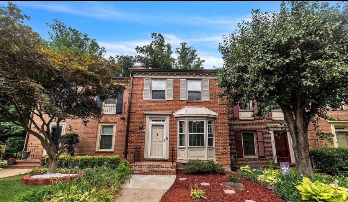 Photo - 6813 Indian Run Ct (Annandale, VA)