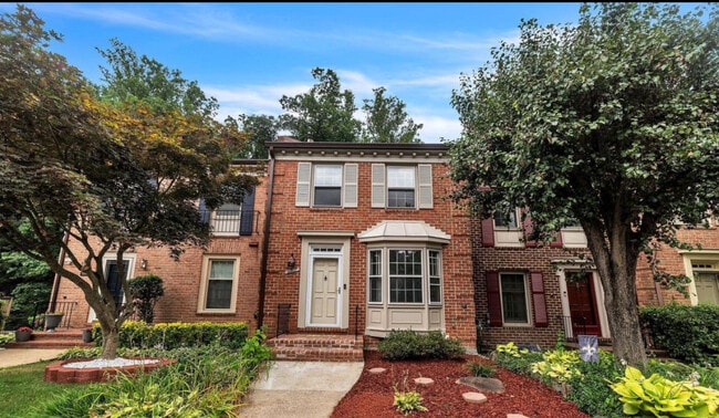 Photo - 6813 Indian Run Ct Townhome