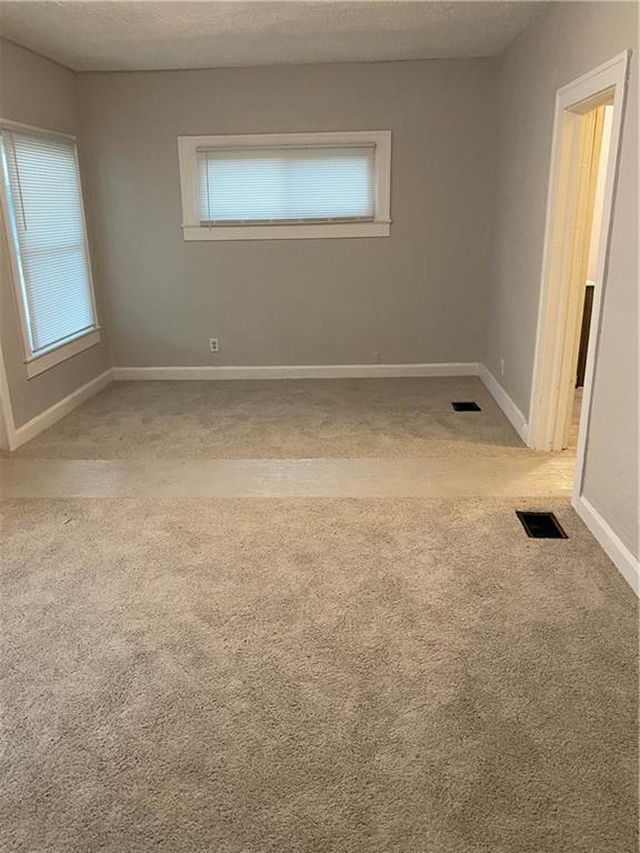 Foto del edificio - 2921 E 19th St
