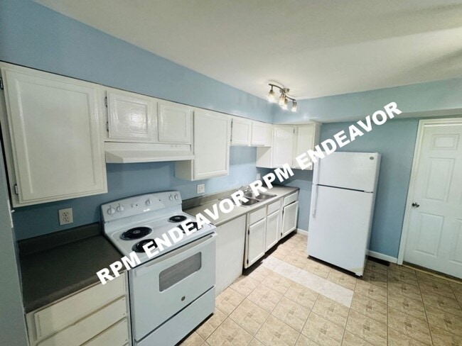 Building Photo - 3Bed/1Bath Available Now!