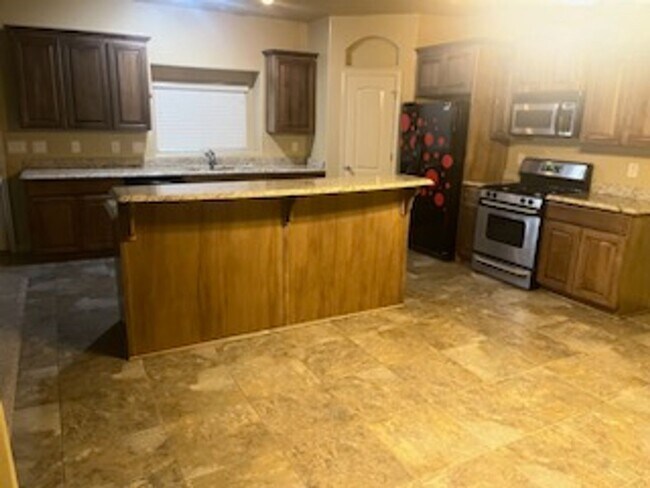 Foto del edificio - Spacious & Stylish 4-Bedroom Home with 3-Car Garage