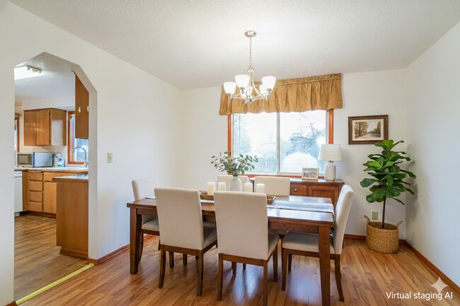 Foto del edificio - Spacious 4 Bedroom Home in the Sought After Rose City Park Neighborhood Just a 1/2 Mile From Prov...