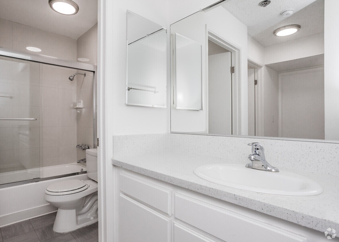 Roberts Rochester Apartments in Los Angeles, CA Westside Rentals