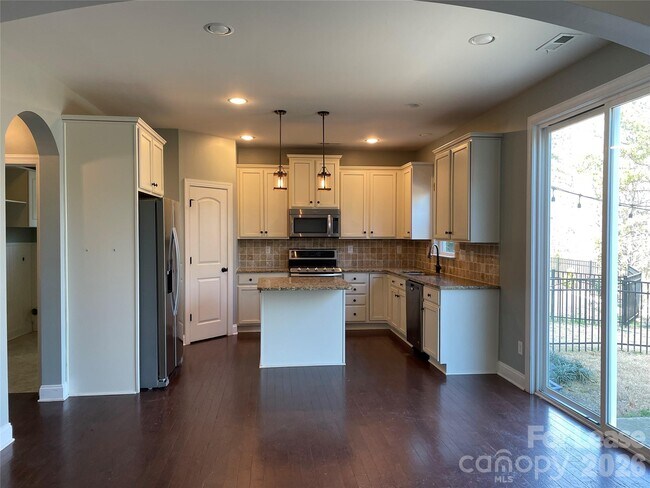 Foto del edificio - 3002 Fallondale Rd